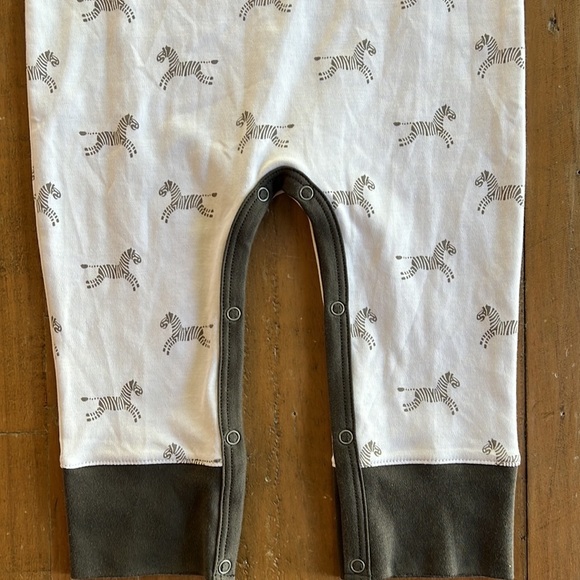 Feather baby kangaroo galloping zebra romper NWOT - Picture 2 of 5
